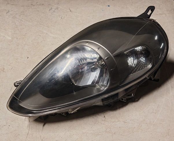 Fanale anteriore sinistro 89102044 FIAT PUNTO EVO 2009-2012 spinotto viola Fanale anteriore sinistro 89102044 FIAT PUNTO EVO 2009-2012 spinotto viola