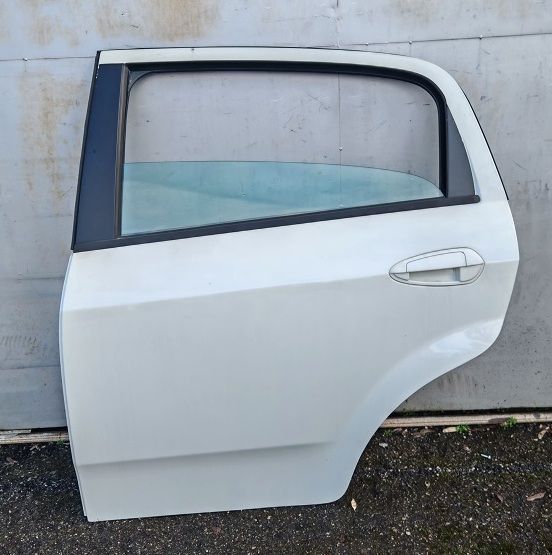 Porta posteriore sinistra FIAT PUNTO EVO 2009-2013 Porta posteriore sinistra FIAT PUNTO EVO 2009-2013