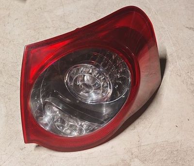 Fanale posteriore esterno destro 3C9945096 VOLKSWAGEN PASSAT 2.0 Tdi SW (2005-2010) Fanale posteriore esterno destro 3C9945096 VOLKSWAGEN PASSAT 2.0 Tdi SW (2005-2010)