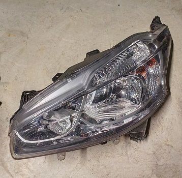 Fanale anteriore sinistro 9802221880-89905649 PEUGEOT 208 1.4 Hdi 2012-2015 Fanale anteriore sinistro 9802221880-89905649 PEUGEOT 208 1.4 Hdi 2012-2015