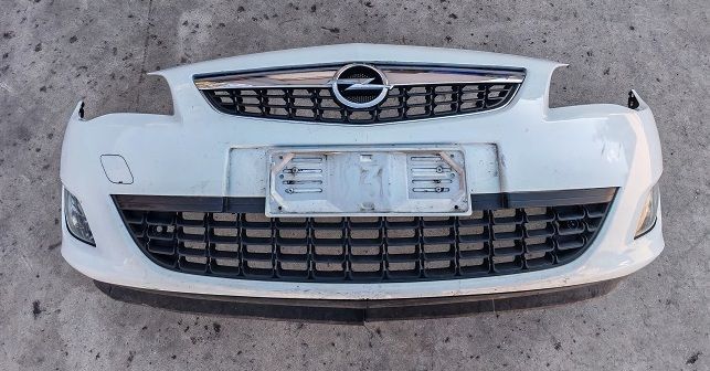 Paraurti anteriore OPEL ASTRA J 2010-2015 completo di fendinebbia Paraurti anteriore OPEL ASTRA J 2010-2015 completo di fendinebbia
