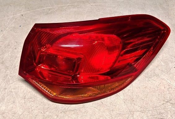 Fanale posteriore esterno destro 13282243 OPEL ASTRA J SW 2010-2015 Fanale posteriore esterno destro 13282243 OPEL ASTRA J SW 2010-2015