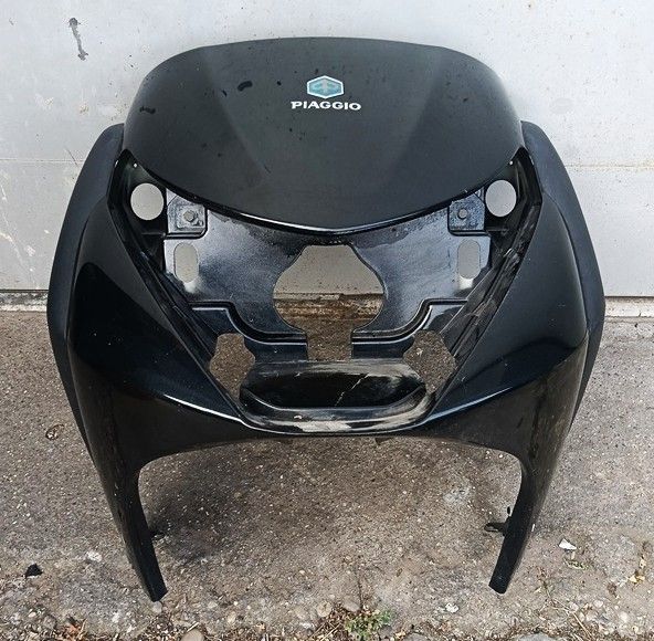 Carena anteriore PIAGGIO BEVERLY 250 (2005) Carena anteriore PIAGGIO BEVERLY 250 (2005)