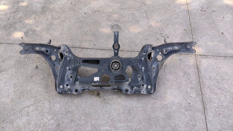 Assale anteriore completo 3Q0199315C VOLKSWAGEN GOLF 7 1.4 Benzina -Metano (2012-2017) Assale anteriore completo 3Q0199315C VOLKSWAGEN GOLF 7 1.4 Benzina -Metano (2012-2017)