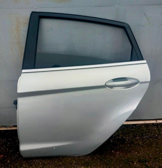 Porta posteriore sinistra FORD FIESTA 2007-2014 Porta posteriore sinistra FORD FIESTA 2007-2014