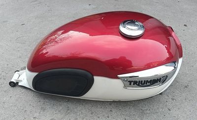 Serbatoio benzina TRIUMPH BONNEVILLE 900 T100 (2021-2024) Serbatoio benzina TRIUMPH BONNEVILLE 900 T100 (2021-2024)