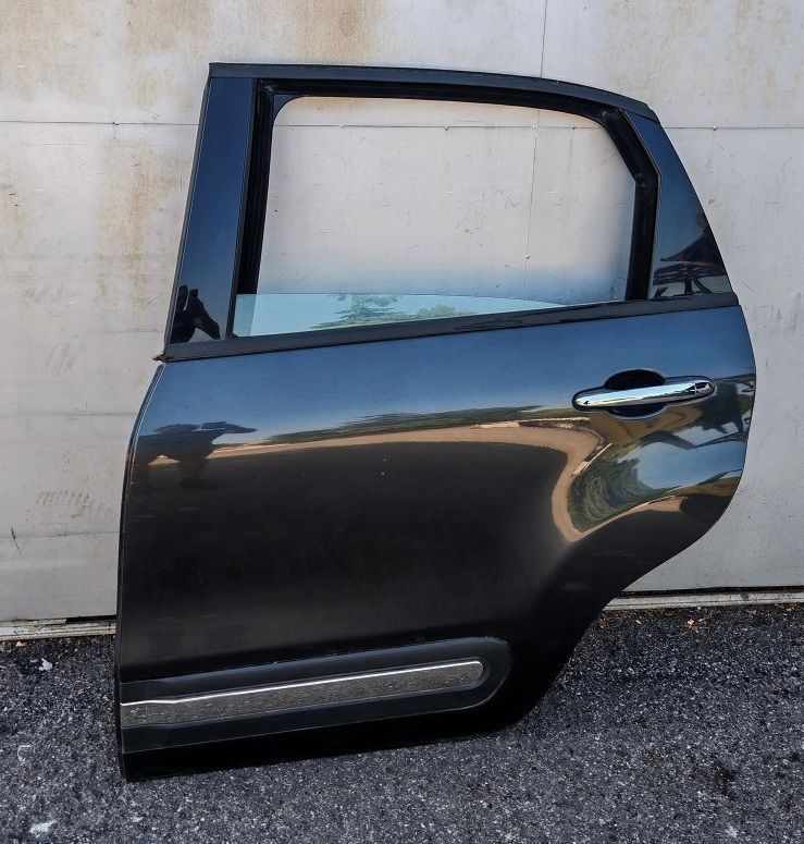 Portiera posteriore sinistra FIAT 500L 1.3 Mjt (2012-2016) Portiera posteriore sinistra FIAT 500L 1.3 Mjt (2012-2016)