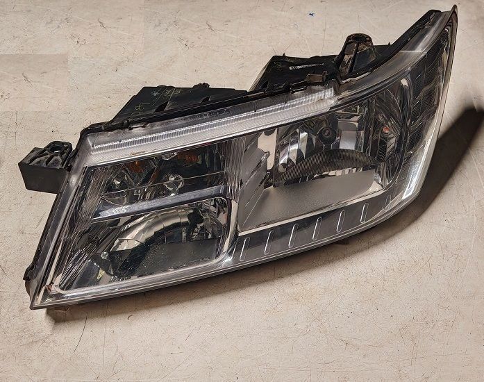 Fanale anteriore sinistro 05067789AC FIAT FREEMONT 2.0 MJT ( 2011-2016) interno cromato Fanale anteriore sinistro 05067789AC FIAT FREEMONT 2.0 MJT ( 2011-2016) interno cromato