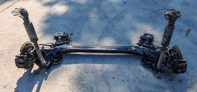Assale posteriore completo FIAT 500L 1.3 Mjt (2007-2012) freni disco con barra torsione Assale posteriore completo FIAT 500L 1.3 Mjt (2007-2012) freni disco con barra torsione