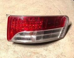 Fanale posteriore destro esterno TOYOTA AVENSIS 2.2 S.W (2009-2015) Fanale posteriore destro esterno TOYOTA AVENSIS 2.2 S.W (2009-2015)