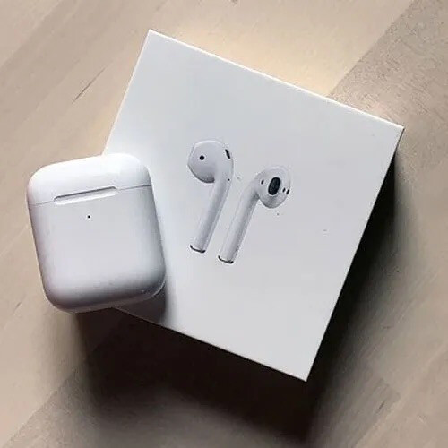 *airpods*