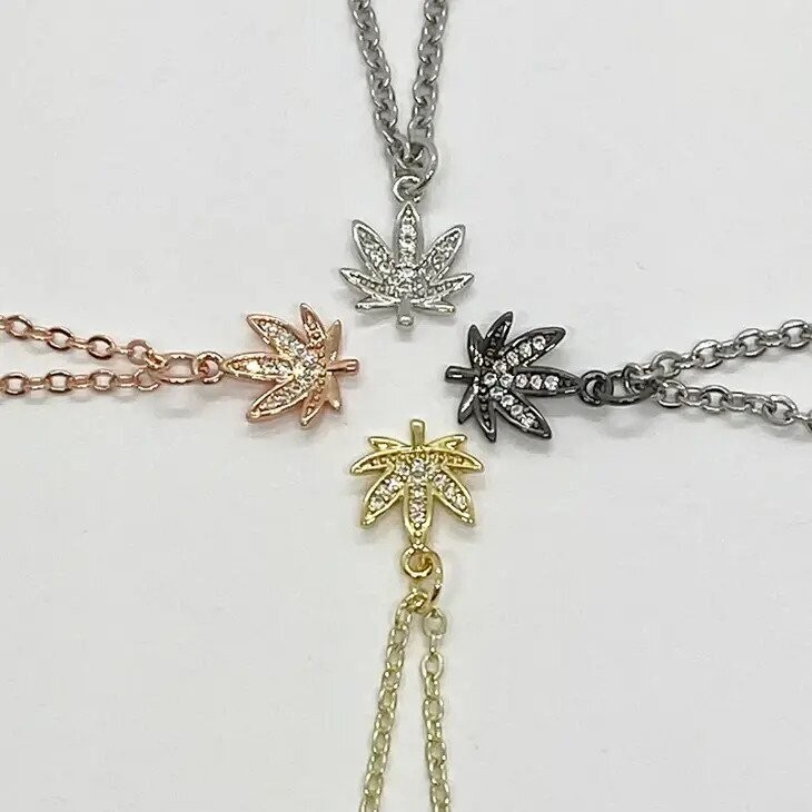 Dainty Leaf Necklace