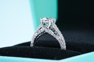 5 Unique Ways to Personalize Your Diamond Engagement Ring