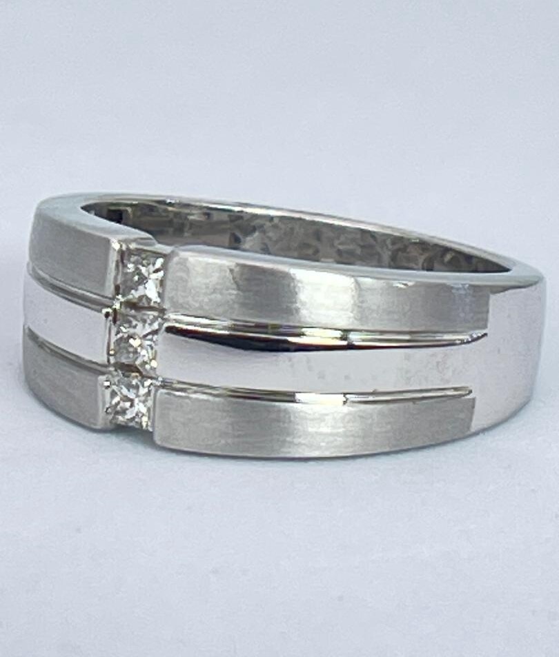 14K WG .30cttw 3 Diamond Men's Band Sz 10