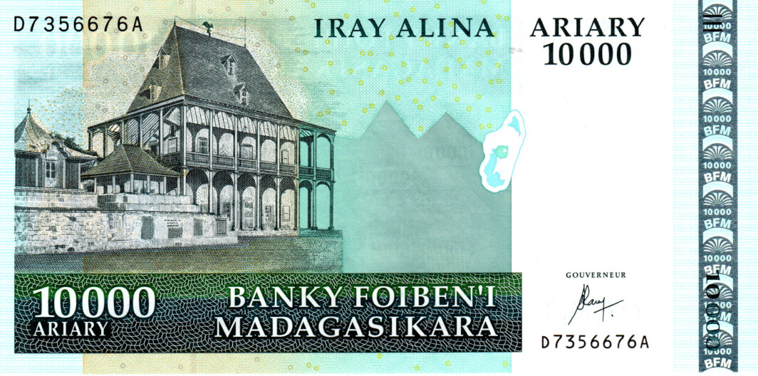 Madagascar 10000 Ariary 2015 UNC Banknote P-92c Prefix D Suffix A Rasolofondraibe Sig. Paper Money