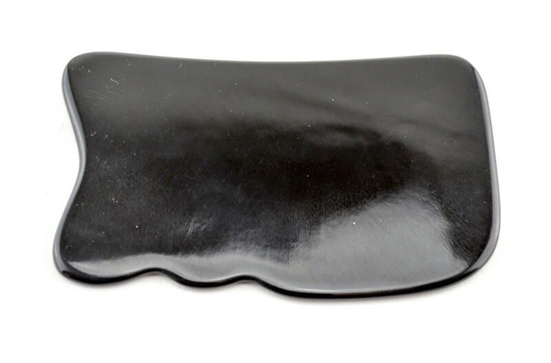 Guasha, Forme rectangulaire avec arche pour les doigts, (6 x 9.5cm)