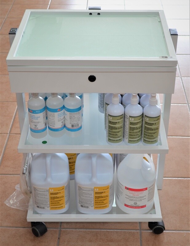 Chariot de service, 3 tablettes en verre et un tiroir. Blanc