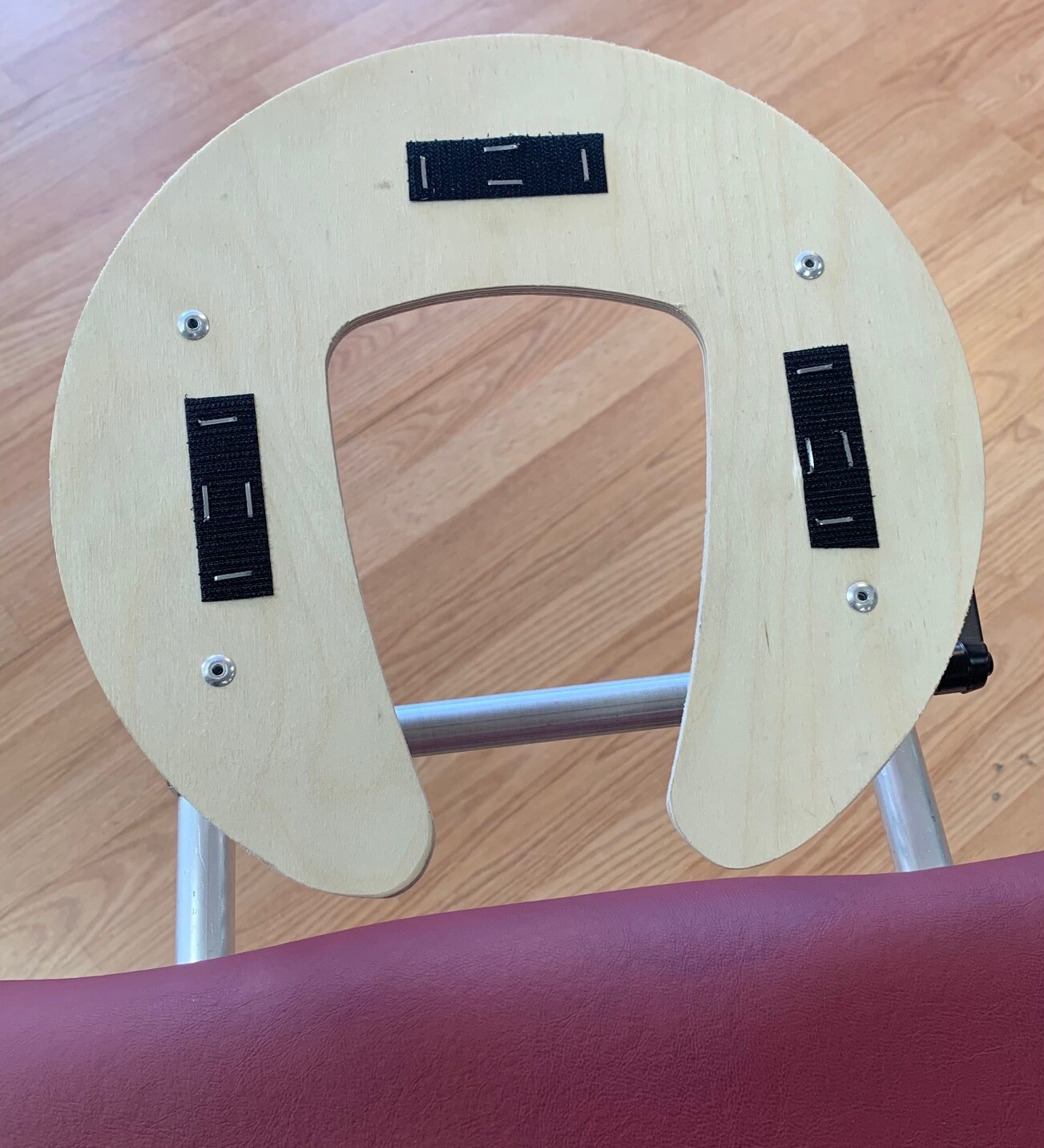 Appui-tête inclinable-rétractable en aluminium (pour table NOMAD)