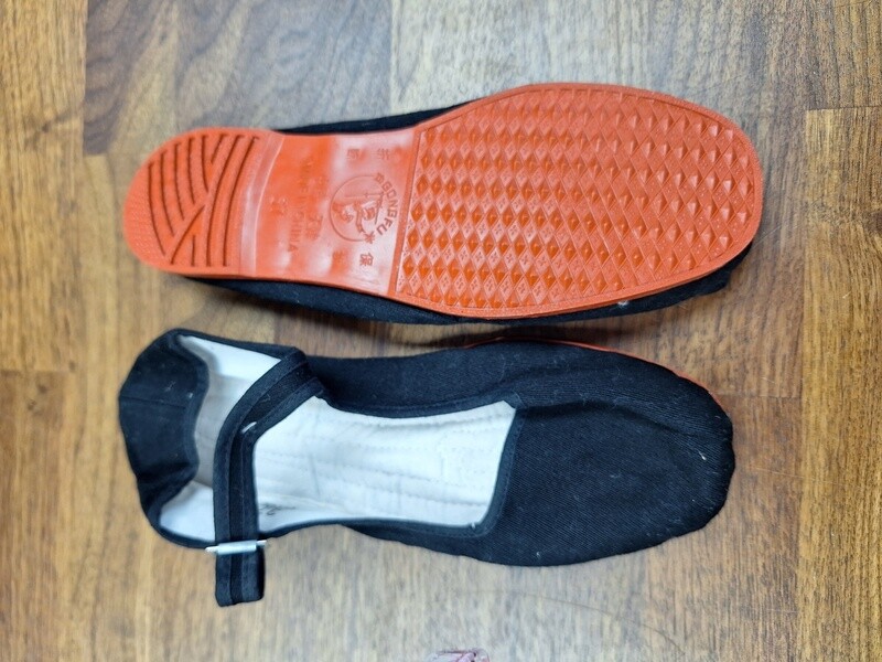 Soulier de Kung Fu, semelle PLASTIQUE avec attache