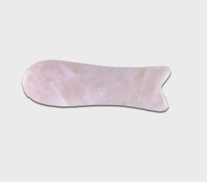 Guasha en quartz rose, forme de poisson, 11.5x3.5x.5cm