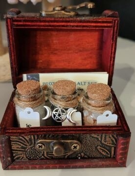 Three Salt Protection Chest