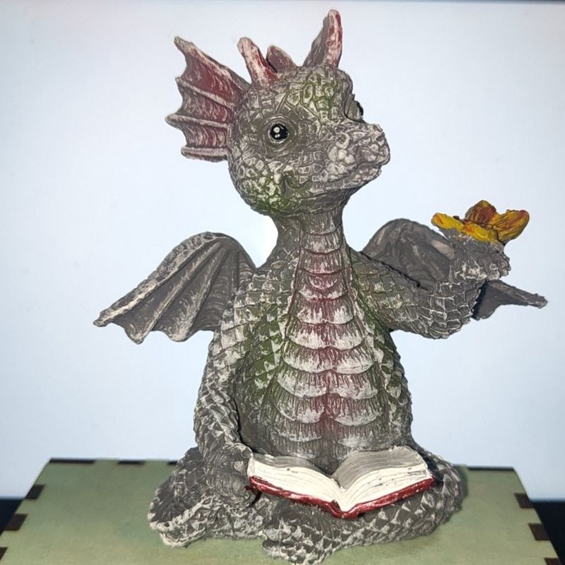 Dream Reader Dragon 10cm