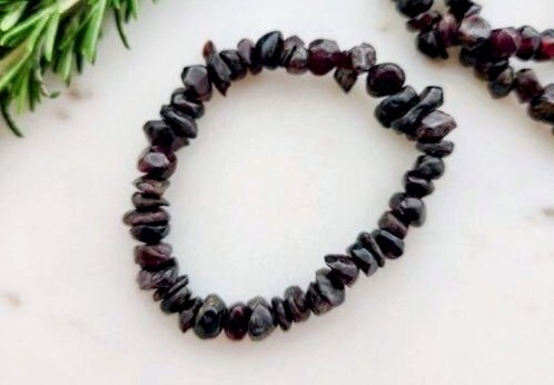 Red Garnet chip elastic or adjustable bracelet 