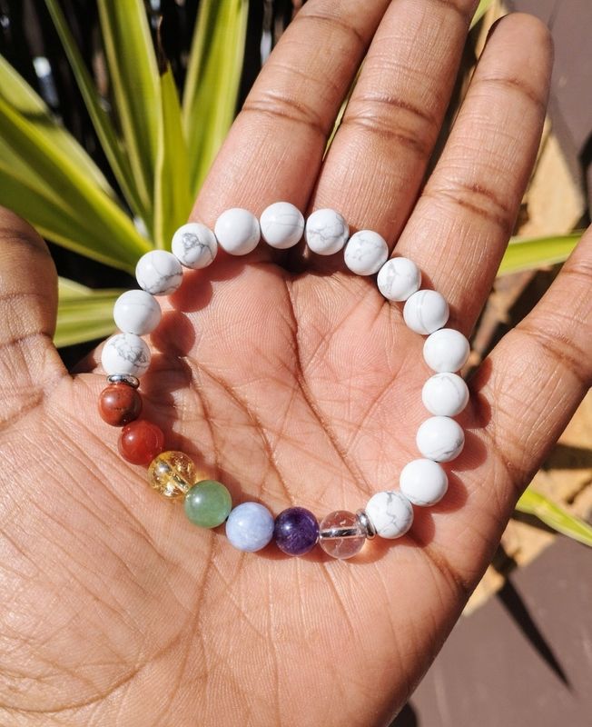7 Chakra balancing &amp; Howlite or Amethyst elastic/adjustable bracelet 8mm (for balance)