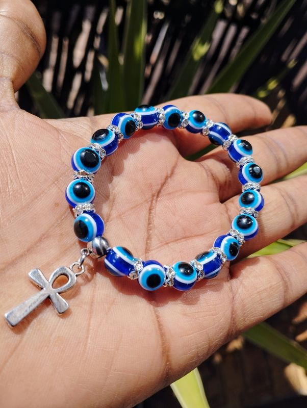Evil Eye elastic bracelet (for protection) has no crystals 