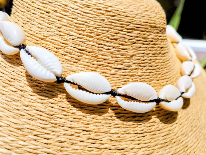 Cowrie shell necklace (Chocker)