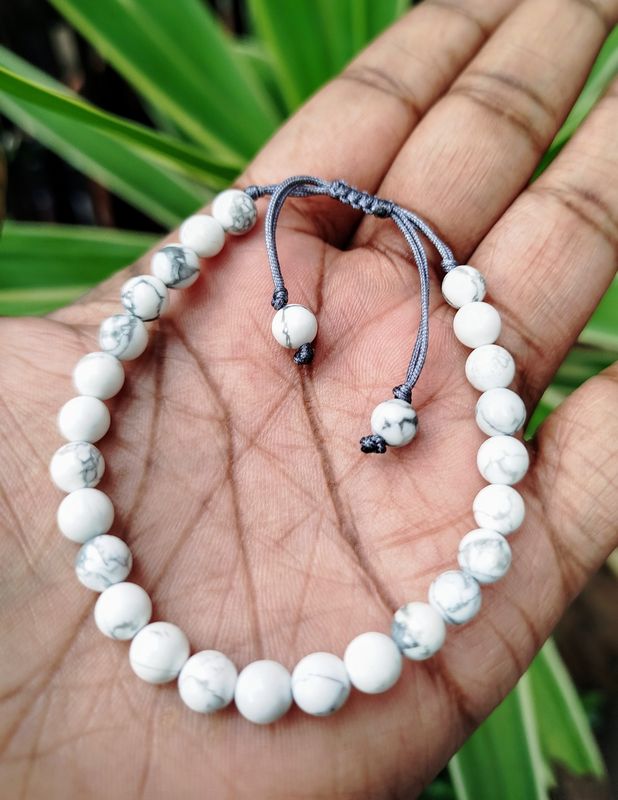 White Howlite bead elastic/adjustable bracelet (for peace &amp; tranquility)