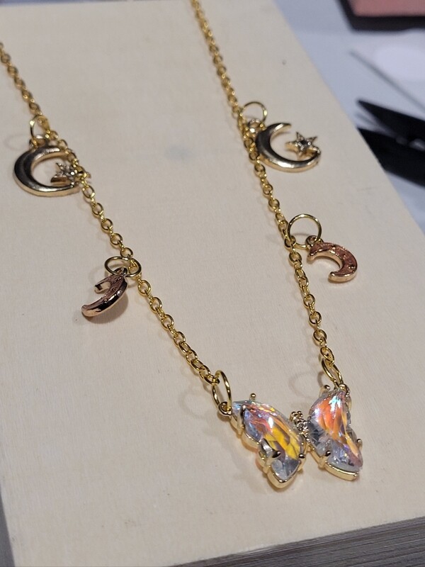 collier princesse papillon et lune