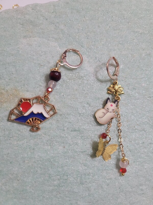 Boucles d&#39;oreilles asymétrique Renard Mont Fuji