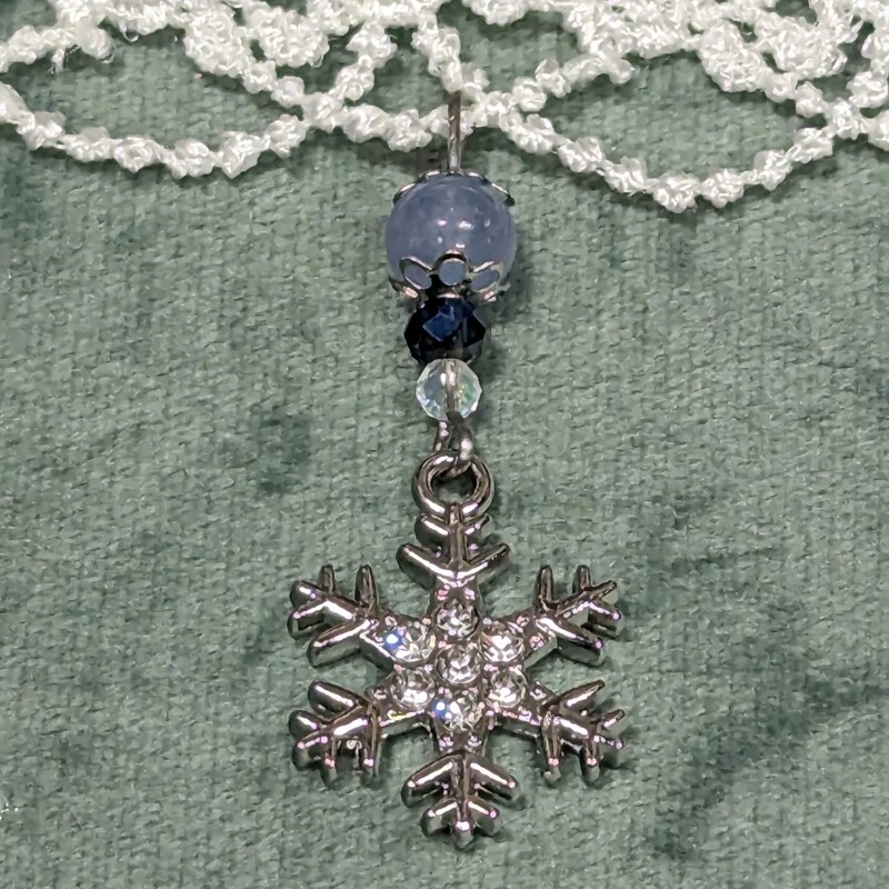 Ras de cou Flocon de neige et pierre d&#39;angelite 