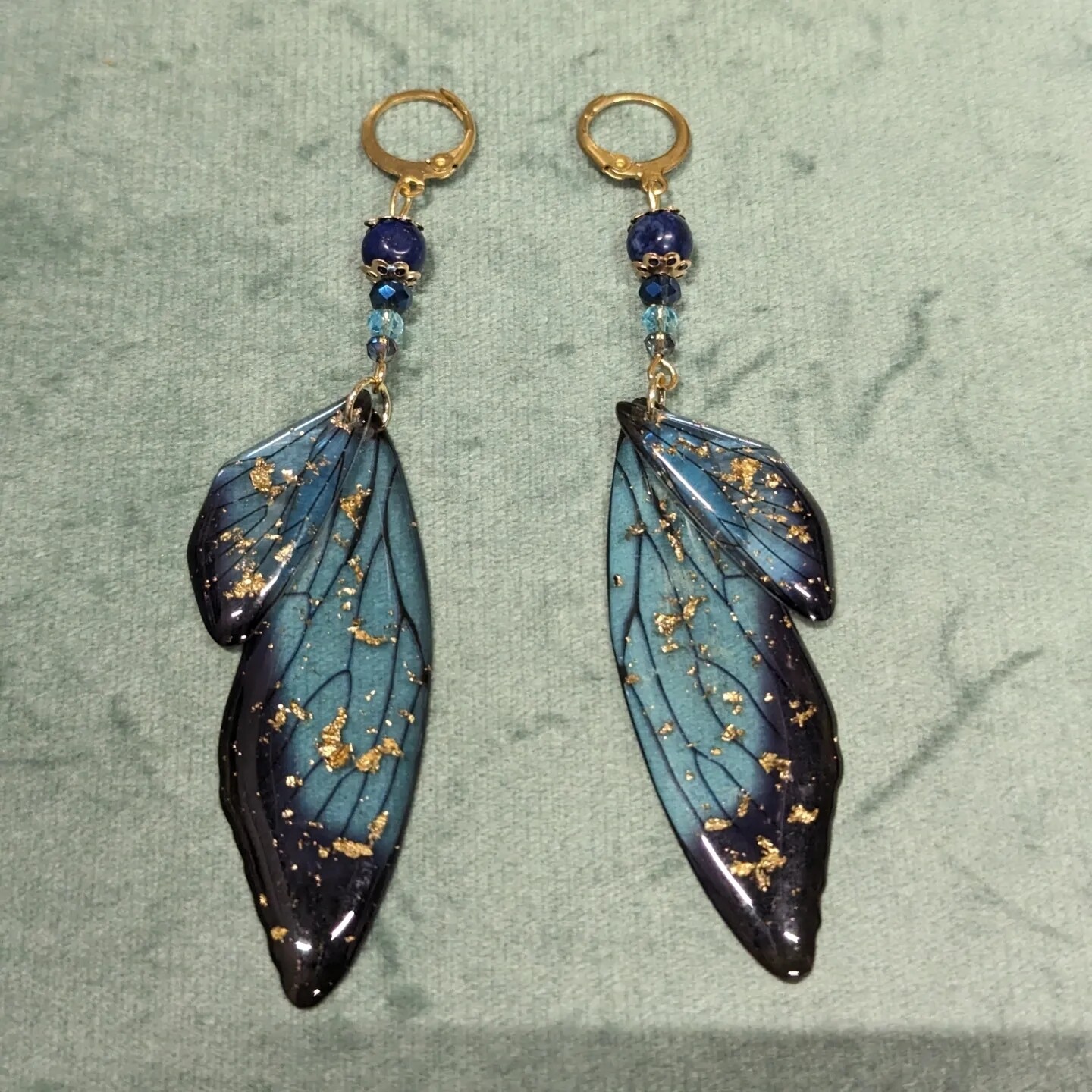 Boucles d&#39;oreilles ailes de fée bleue nuit