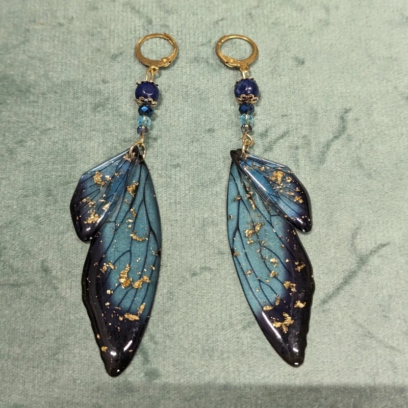 Boucles d&#39;oreilles ailes de fée bleue nuit