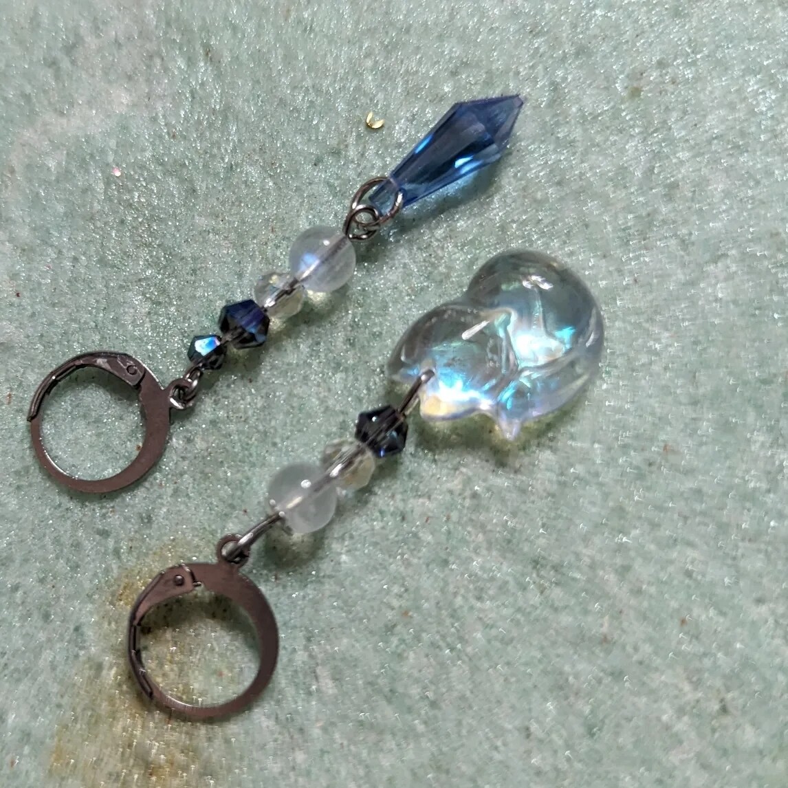 Boucles d&#39;oreilles Renard asymétrique moonstone