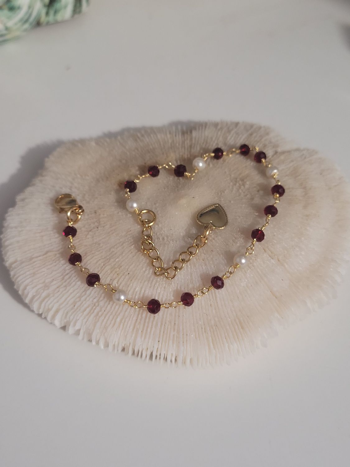Bracelet petit coeur Grenat  plaqué or