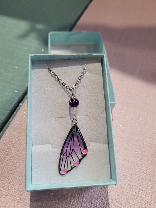 Collier aile de papillon Violetta Onyx