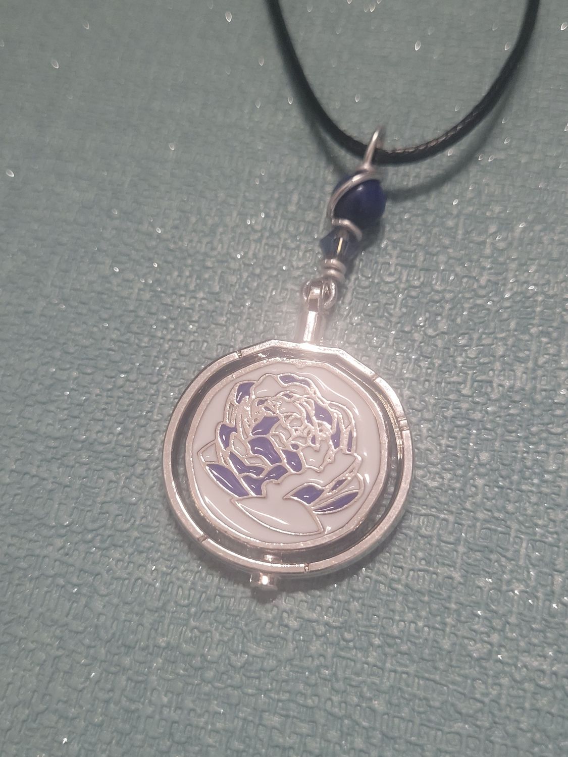 Pendentif Jinx parallèle