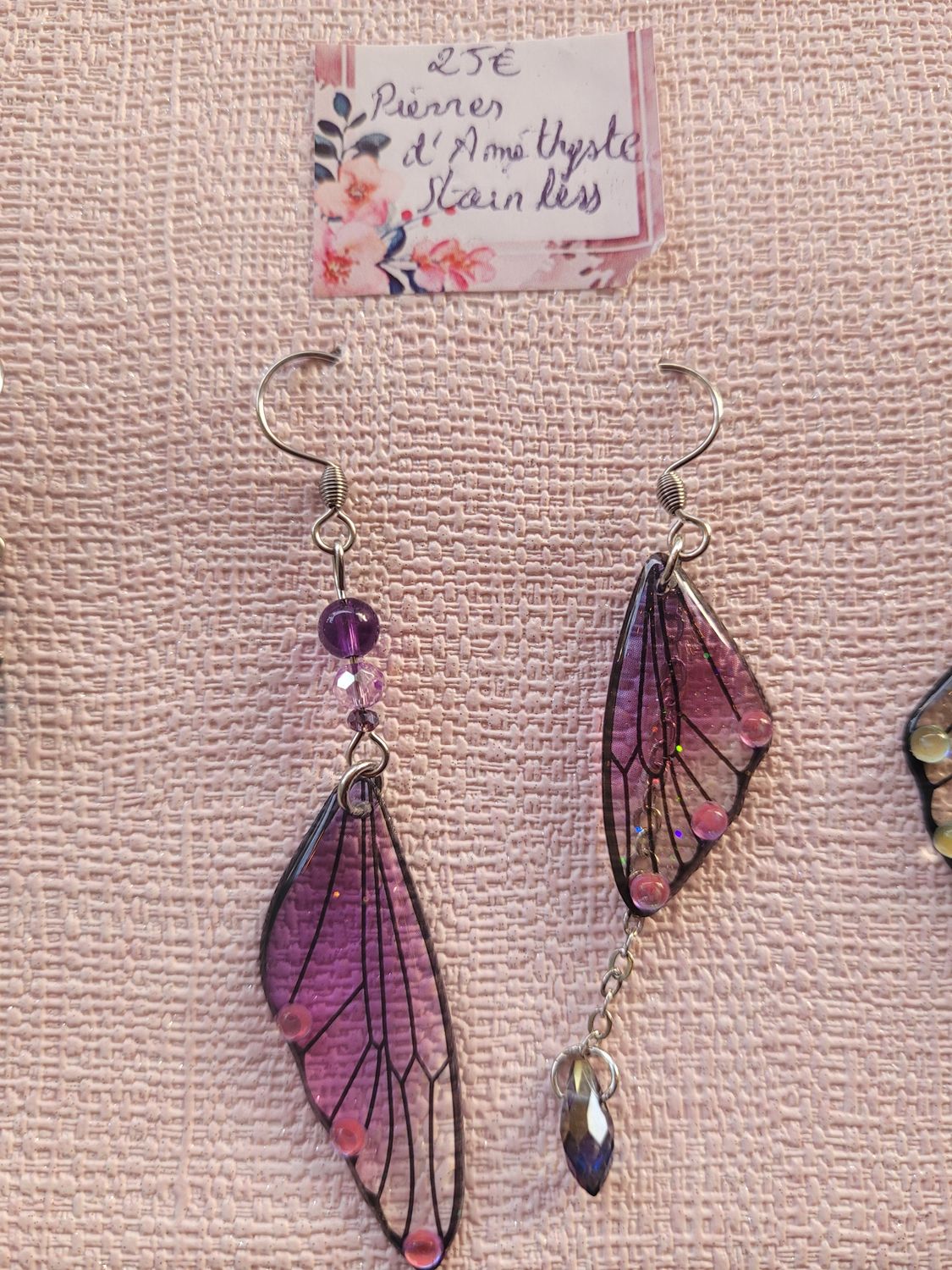 Boucles d&#39;oreilles papillon asymétrique améthyste 