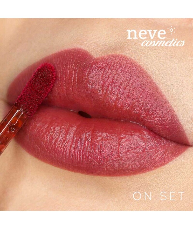 Rubyjuice On set - Neve Cosmetics
