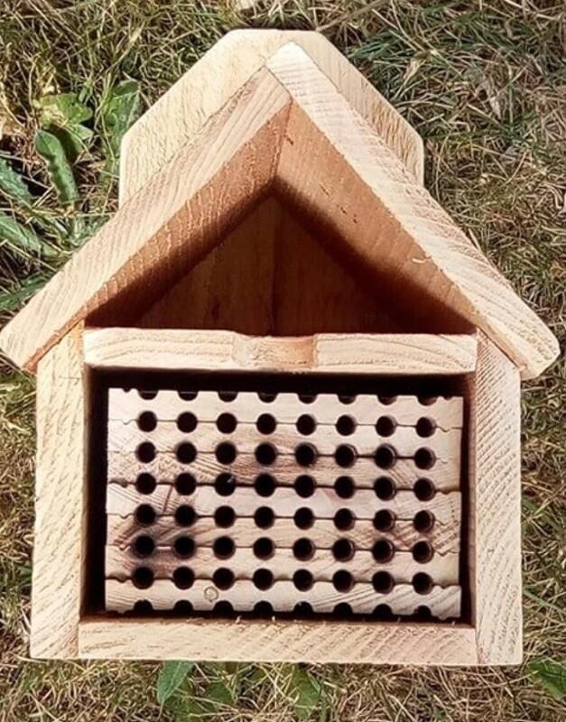E01 &amp; E02 48 Hole wood shelter w/block