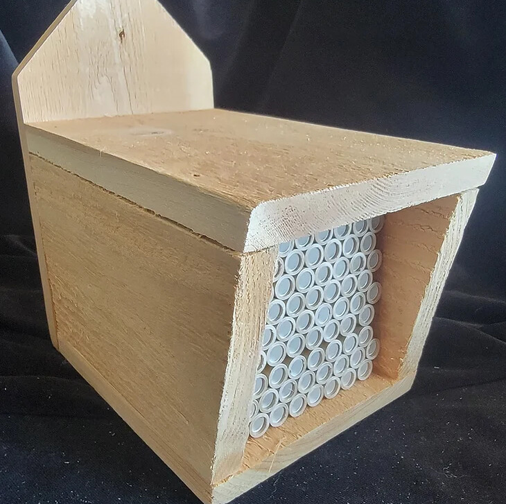 D04 Wood shelter w/system tubes