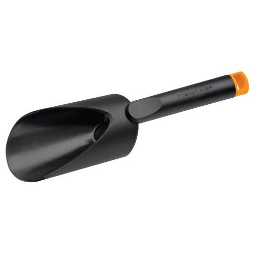 Fiskars® FiberComp® Soil Scoop (100S)