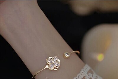 Gold Rotating 4-Leaf Clover Set