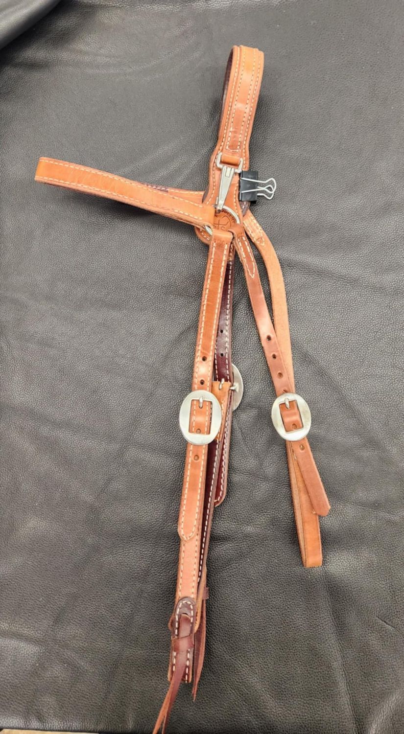 Mule Headstall, Over pole strap