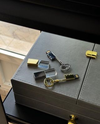 فلاشات زجاجية