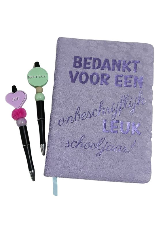 Notitieboekje met pen voor juf of meester