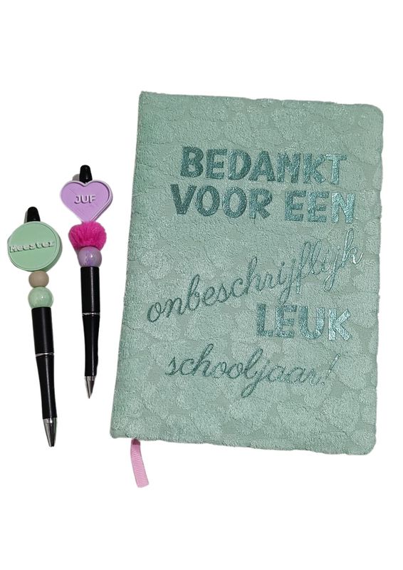 Notitieboekje met pen voor juf of meester